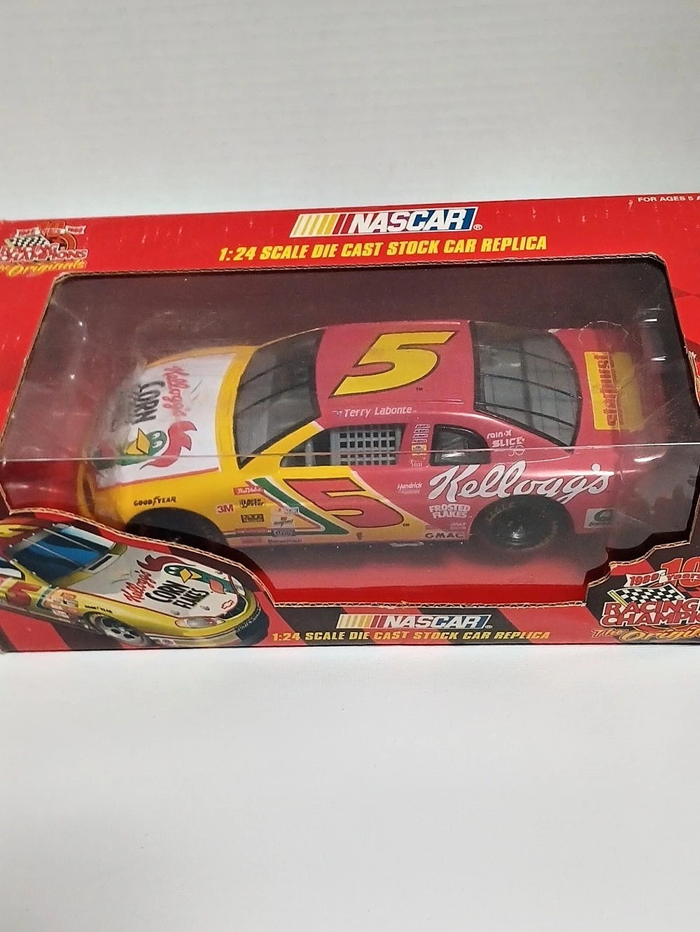 Racing Champions 1:24 Scale Kellogg's Corn Flakes #5 Terry Labonte NASCAR Stock